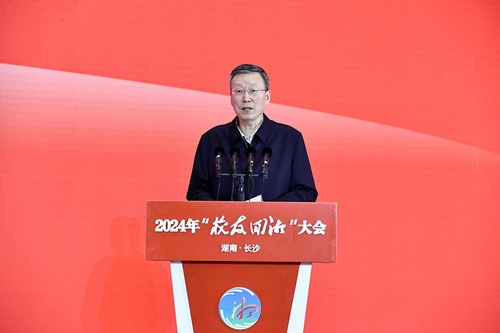 王嘉毅致辞。
